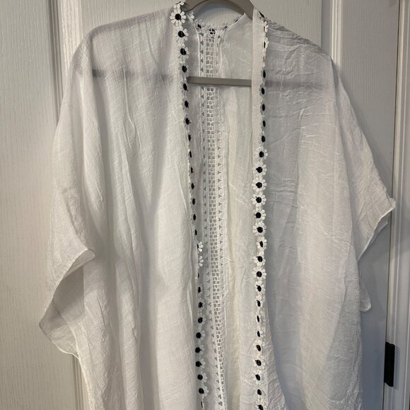 Janice Apparel NWT White Crochet Embroidered Daisy Flower Kimono Cover Up Viscos - Picture 2 of 8